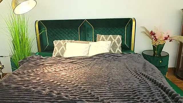 MagicPeachh  online show from April 15, 5:58 am