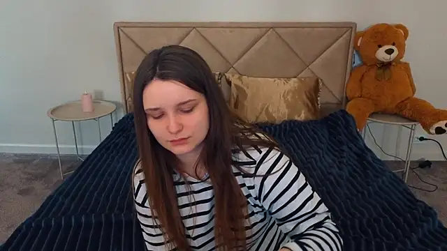 Snapshot of MagicPeachh_ chatting on May 1, 5:34 am MagicPeachh online show from May 1, 5:34 am