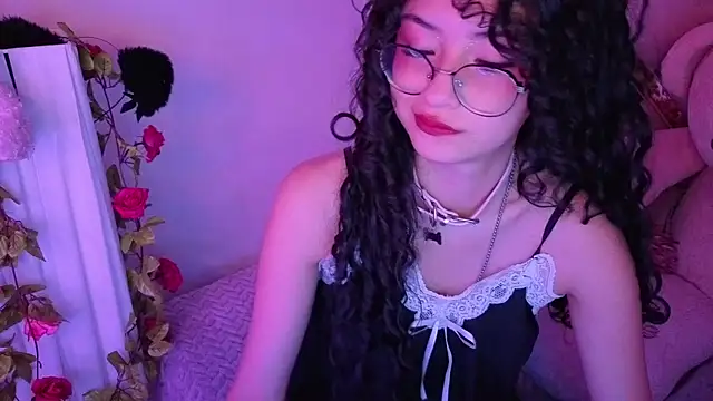 Snapshot of CherieCurl chatting on July 6, 9:17 pm CherieCurl online show from July 6, 9:17 pm