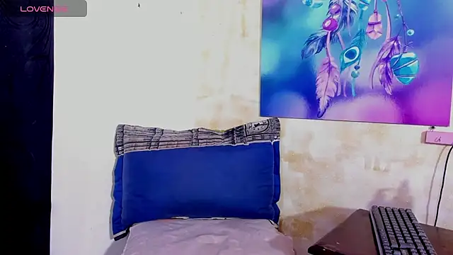 Lauren Hills069 online show from March 13, 11:44 pm