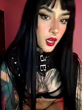 Snapshot of taaylor33 chatting on December 7, 5:26 am taaylor33 online show from December 7, 5:26 am