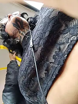 taaylor33 online show from February 8, 7:17 pm