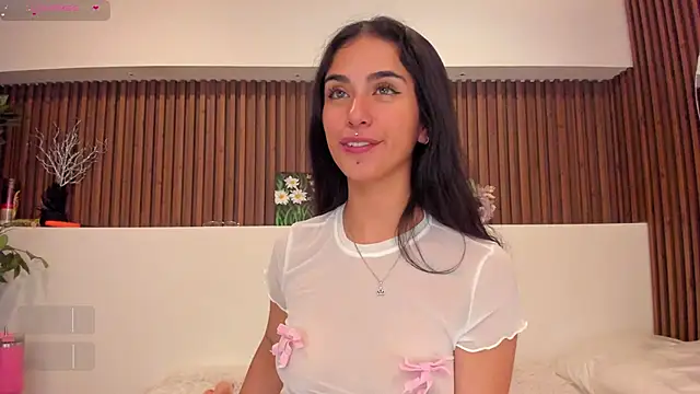 Snapshot of isabella_cooper9 chatting on December 2, 11:29 pm isabella cooper9 online show from December 2, 11:29 pm