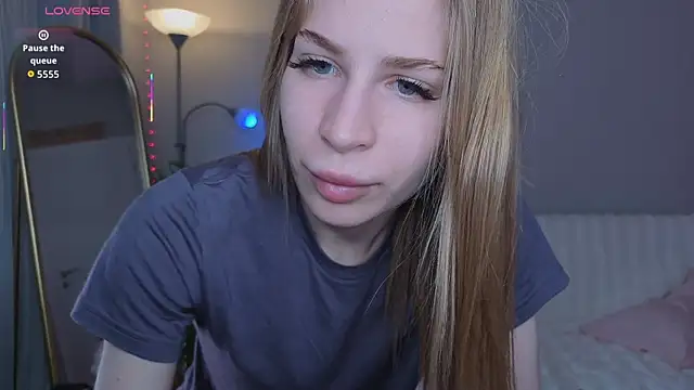 Snapshot of Elis_Fox chatting on April 25, 10:07 am Elis Fox online show from April 25, 10:07 am