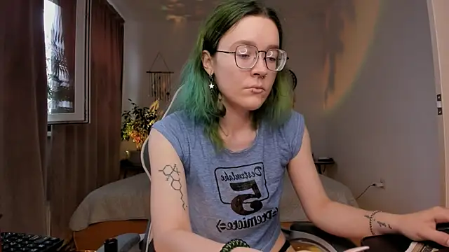Snapshot of alisahug chatting on July 3, 3:57 am alisahug online show from July 3, 3:57 am