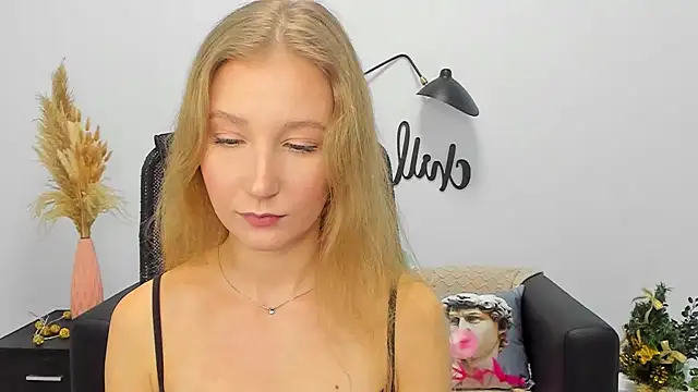 Snapshot of LolaWilsons chatting on January 3, 7:27 am LolaWilsons online show from January 3, 7:27 am