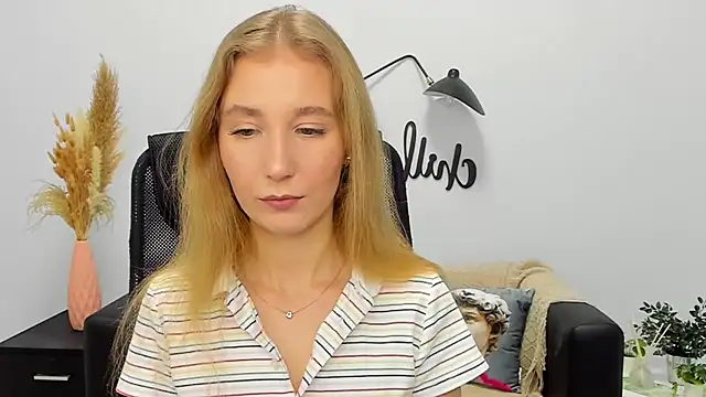 Snapshot of LolaWilsons chatting on January 11, 2:25 pm LolaWilsons online show from January 11, 2:25 pm