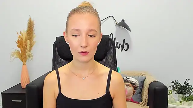 Snapshot of LolaWilsons chatting on January 21, 1:22 pm LolaWilsons online show from January 21, 1:22 pm