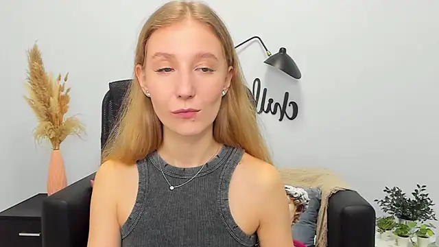 Snapshot of LolaWilsons chatting on March 10, 2:05 pm LolaWilsons online show from March 10, 2:05 pm