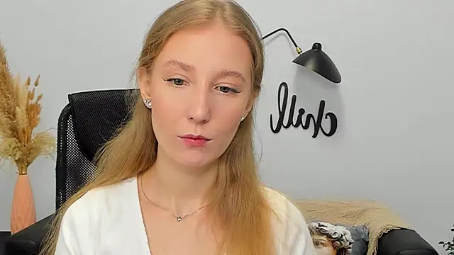 Snapshot of LolaWilsons chatting on March 14, 6:21 am LolaWilsons online show from March 14, 6:21 am