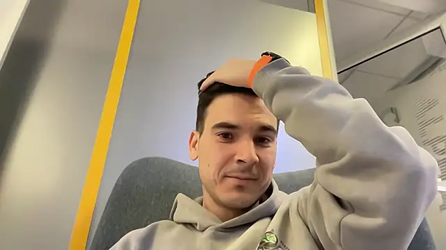 Snapshot of streamy_test13 chatting on February 19, 3:52 pm streamy test13 online show from February 19, 3:52 pm