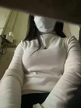 Snapshot of Tuongvy05 chatting on December 18, 3:55 pm Tuongvy05 online show from December 18, 3:55 pm