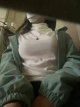 Snapshot of Tuongvy05 chatting on December 18, 6:57 pm Tuongvy05 online show from December 18, 6:57 pm