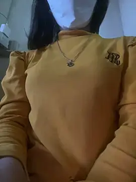 Snapshot of Tuongvy05 chatting on December 19, 4:57 pm Tuongvy05 online show from December 19, 4:57 pm