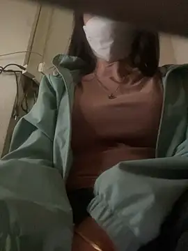 Snapshot of Tuongvy05 chatting on December 21, 4:25 pm Tuongvy05 online show from December 21, 4:25 pm