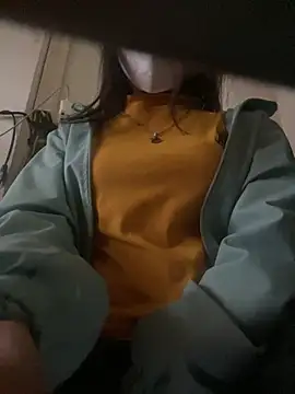 Snapshot of Tuongvy05 chatting on December 28, 1:38 pm Tuongvy05 online show from December 28, 1:38 pm