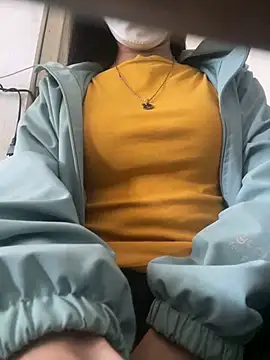 Snapshot of Tuongvy05 chatting on January 13, 5:44 am Tuongvy05 online show from January 13, 5:44 am