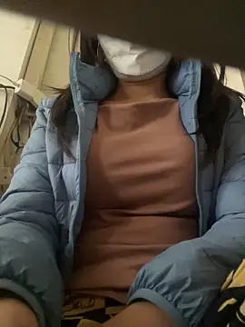 Snapshot of Tuongvy05 chatting on February 25, 8:36 am Tuongvy05 online show from February 25, 8:36 am