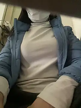 Snapshot of Tuongvy05 chatting on February 26, 5:20 am Tuongvy05 online show from February 26, 5:20 am