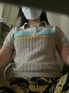 Snapshot of Tuongvy05 chatting on March 4, 3:37 pm Tuongvy05 online show from March 4, 3:37 pm