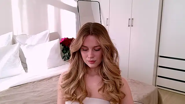 RozzitaBedberry online show from February 3, 11:59 am