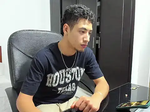 Snapshot of Chandler_ken chatting on October 30, 1:18 am Chandler ken online show from October 30, 1:18 am