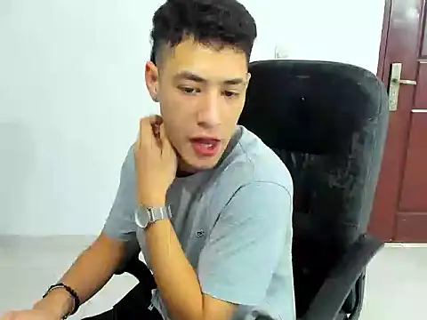 Snapshot of Chandler_ken chatting on December 2, 1:11 am Chandler ken online show from December 2, 1:11 am