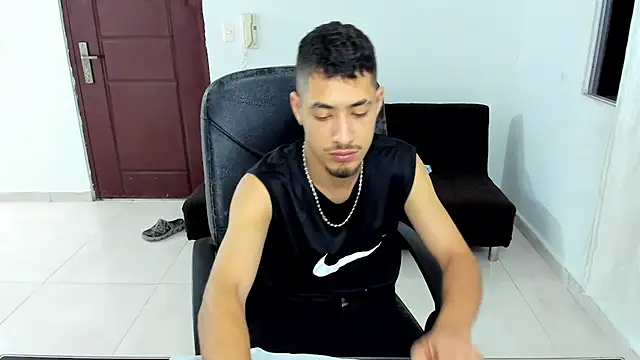 Snapshot of Chandler_ken chatting on February 25, 1:15 am Chandler ken online show from February 25, 1:15 am