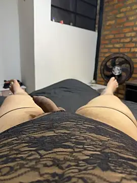 valenthottie online show from March 15, 10:05 pm