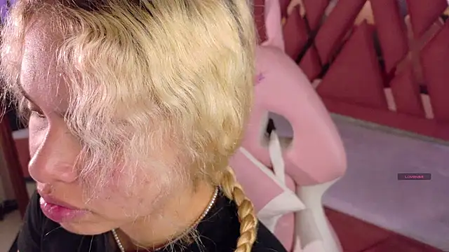 Haelycute online show from December 3, 11:19 am