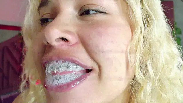 Haelycute online show from February 28, 12:39 pm