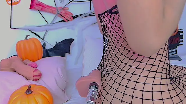 LinayAndValenMVP online show from October 15, 1:11 pm