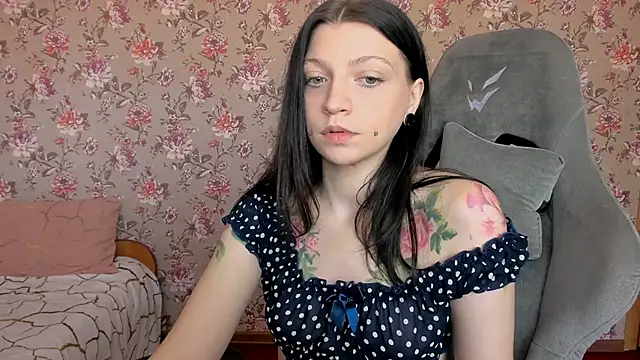 Snapshot of Lolly_Haze chatting on May 5, 3:25 am Lolly Haze online show from May 5, 3:25 am