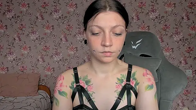 Snapshot of Lolly_Haze chatting on May 10, 3:44 am Lolly Haze online show from May 10, 3:44 am