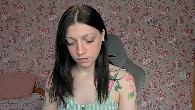 Snapshot of Lolly_Haze chatting on May 11, 3:45 am Lolly Haze online show from May 11, 3:45 am