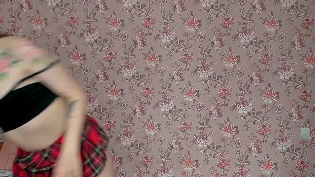 Snapshot of Lolly_Haze chatting on May 18, 4:07 am Lolly Haze online show from May 18, 4:07 am