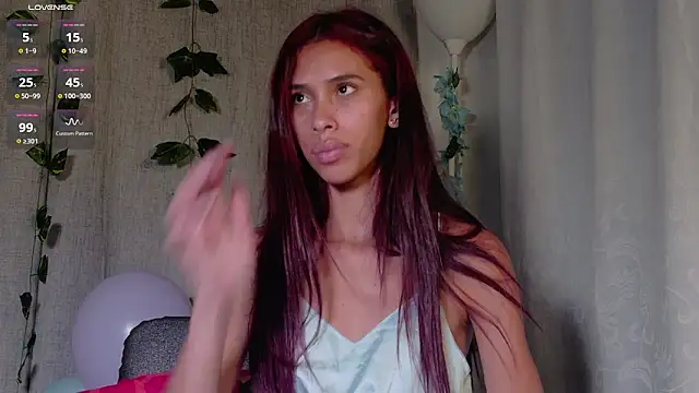 Snapshot of Iamkarlaa_doll chatting on January 28, 7:00 pm Iamkarlaa doll online show from January 28, 7:00 pm