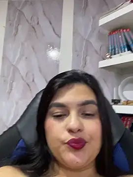 Snapshot of alayasmile chatting on October 2, 4:41 am alayasmile online show from October 2, 4:41 am