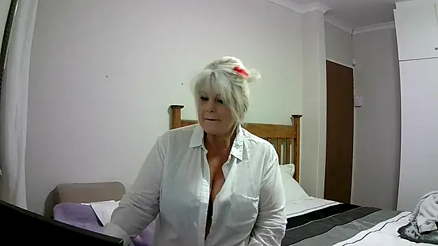 Snapshot of Miahotmilf chatting on December 24, 7:44 pm Miahotmilf online show from December 24, 7:44 pm