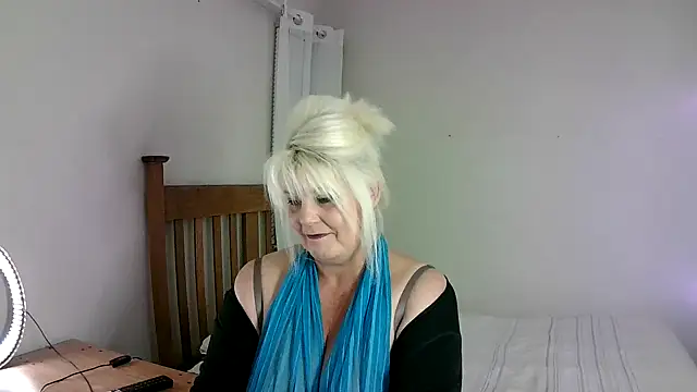 Snapshot of Miahotmilf chatting on March 15, 6:21 pm Miahotmilf online show from March 15, 6:21 pm