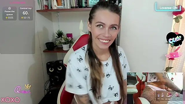 Snapshot of sweetlittlelisa chatting on May 13, 9:22 pm sweetlittlelisa online show from May 13, 9:22 pm