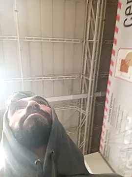 weedmanhot28 online show from December 19, 6:23 pm