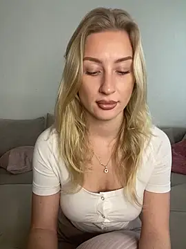 belle98 online show from December 18, 1:17 pm