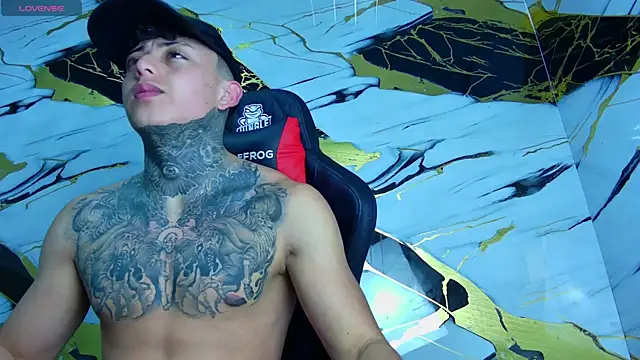 Kevin22 222 online show from March 18, 3:53 am