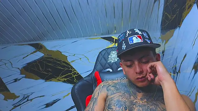 Kevin22 222 online show from November 27, 5:09 am