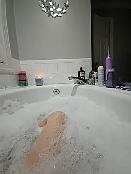Snapshot of -Violet-1 chatting on January 6, 1:31 am -Violet-1 online show from January 6, 1:31 am