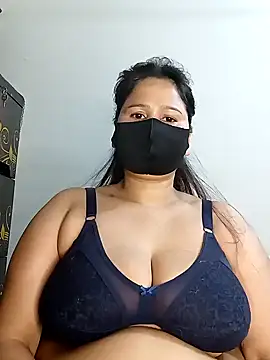 Snapshot of Tishani chatting on January 19, 11:53 pm Tishani online show from January 19, 11:53 pm