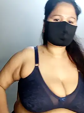 Snapshot of Tishani chatting on February 18, 1:32 am Tishani online show from February 18, 1:32 am