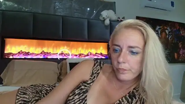 Snapshot of Wendysexyx chatting on June 19, 12:37 am Wendysexyx online show from June 19, 12:37 am
