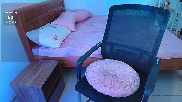 Snapshot of Baby_Claraa chatting on July 14, 5:34 am Baby Claraa online show from July 14, 5:34 am